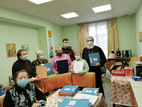 Книги, изданные шрифтом Брайля, переданы Великолукской епархии